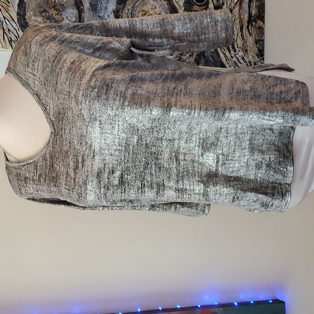 Attention.  Shiny half sleeve T